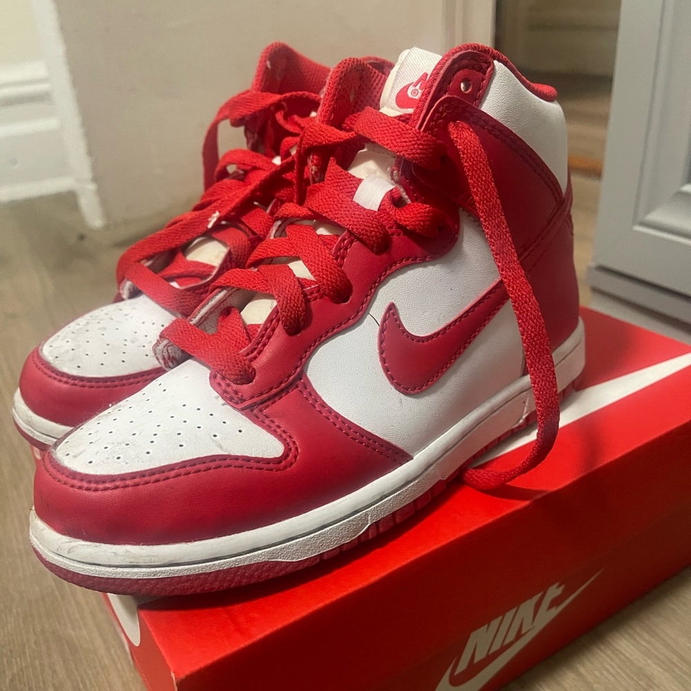Nike dunk high(PS) size 2Y color red and white